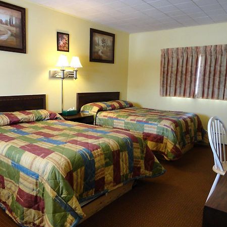 Hillside Inn Пемброк Экстерьер фото